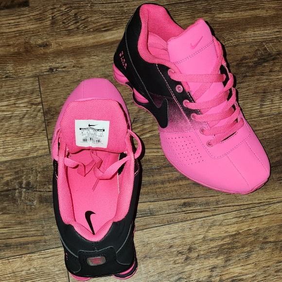 Brand New Nike Women's Athletic Shoes in Pink and Black - Picture 4 of 7